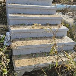 Concrete Step 75x 48x41 Height 