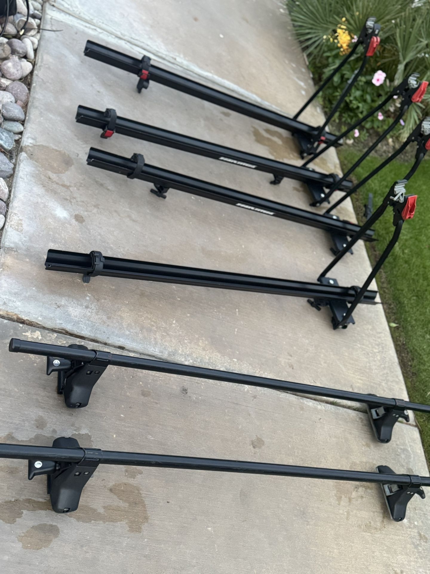 Yakima Lockjaw Bicycle Upright Carrier- Roof Top Rack Mount Set Of 4 W/ Universal Crossbars