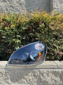 FREIGHTLINER Cascadia Headlight LED
