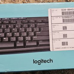 Logitech  Mk270 Keyboard Mouse USB Wireless Combo - Black