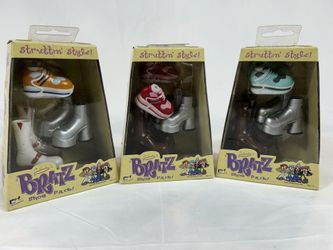 Vintage 2002 BRATZ Strutting Style Shoe Pack Lot (9 pairs of shoes)