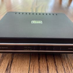 D-Link 5 Port GbE Switch