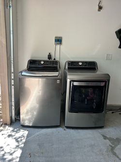 LG Washer and Gas Dryer - Graphite Washer & Gas Dryer Set WT7800CV / DLGX7801VE