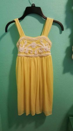 Pretty yellow dress ....youth size 8...great condition!