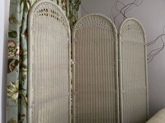 Wicker folding screen