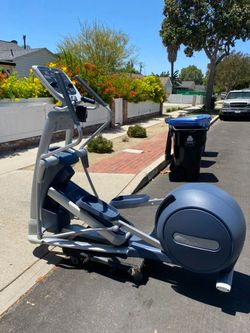 Precor 835 EFX Elliptical ( Delivery Included) 