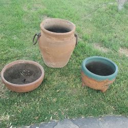 3 Clay Flower Pots