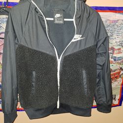 Nike Boy's Windrunner Winter Jacket CQ4292-010 Medium Black Sherpa Hooded Coat $35