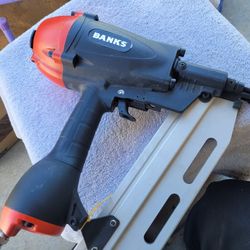 BANKS PNEUMATIC BRAD NAILER  18 GAUGE