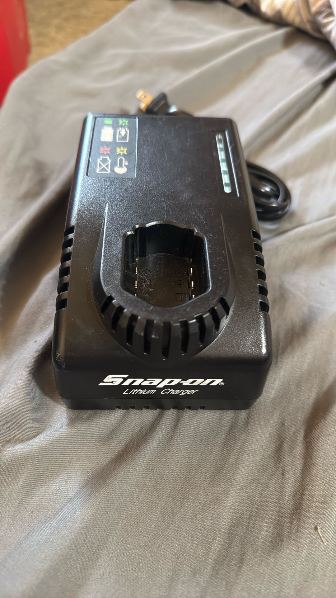 Snap On Charger 14.4 V