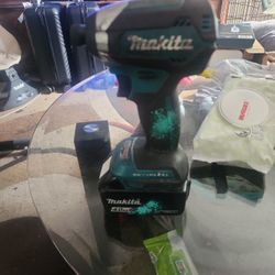 Makita Brushless/Cordless Impact Driver & Battery 