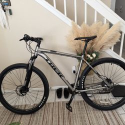 Trek Marlin 5 29er Large Frame
