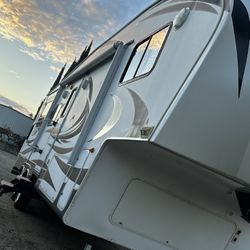Fifth Wheel  Keystone Cougar 