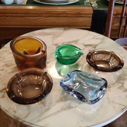 ART GLASS ASHTRAYS COLLECTION 