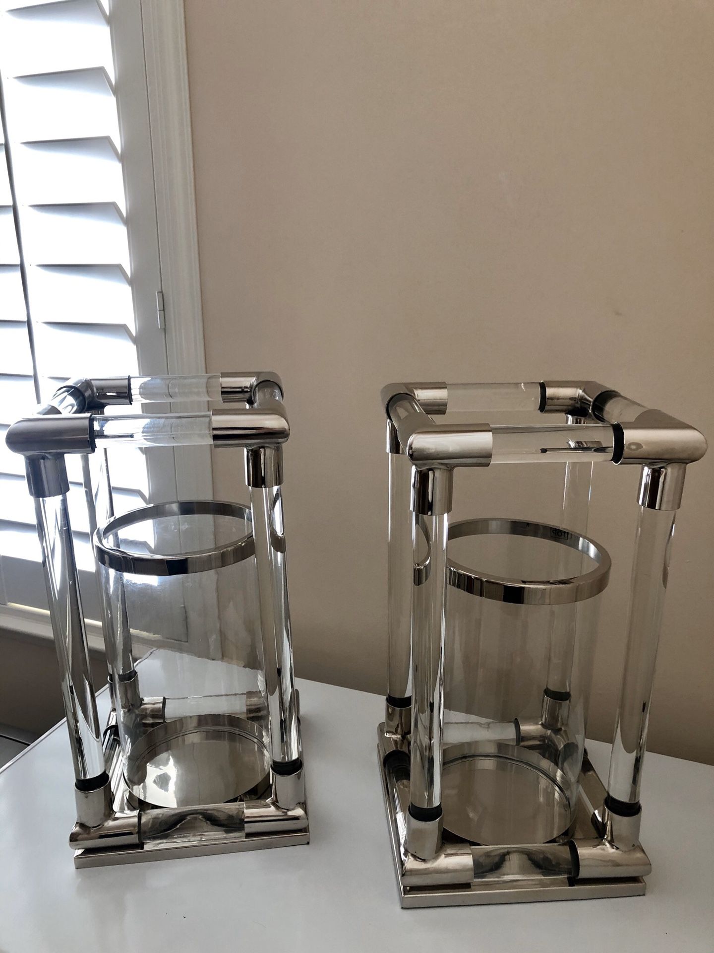 SET OF TWO CANDLE HOLDERS