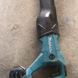 MAKITA 18V LXT VARIABLE SPEED RECIPROCATING SAW WITH BATTERY 