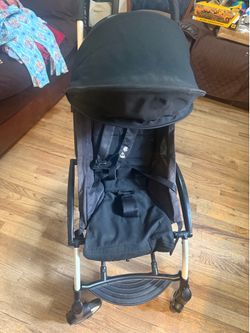 black Babyzen YOYO stroller.
