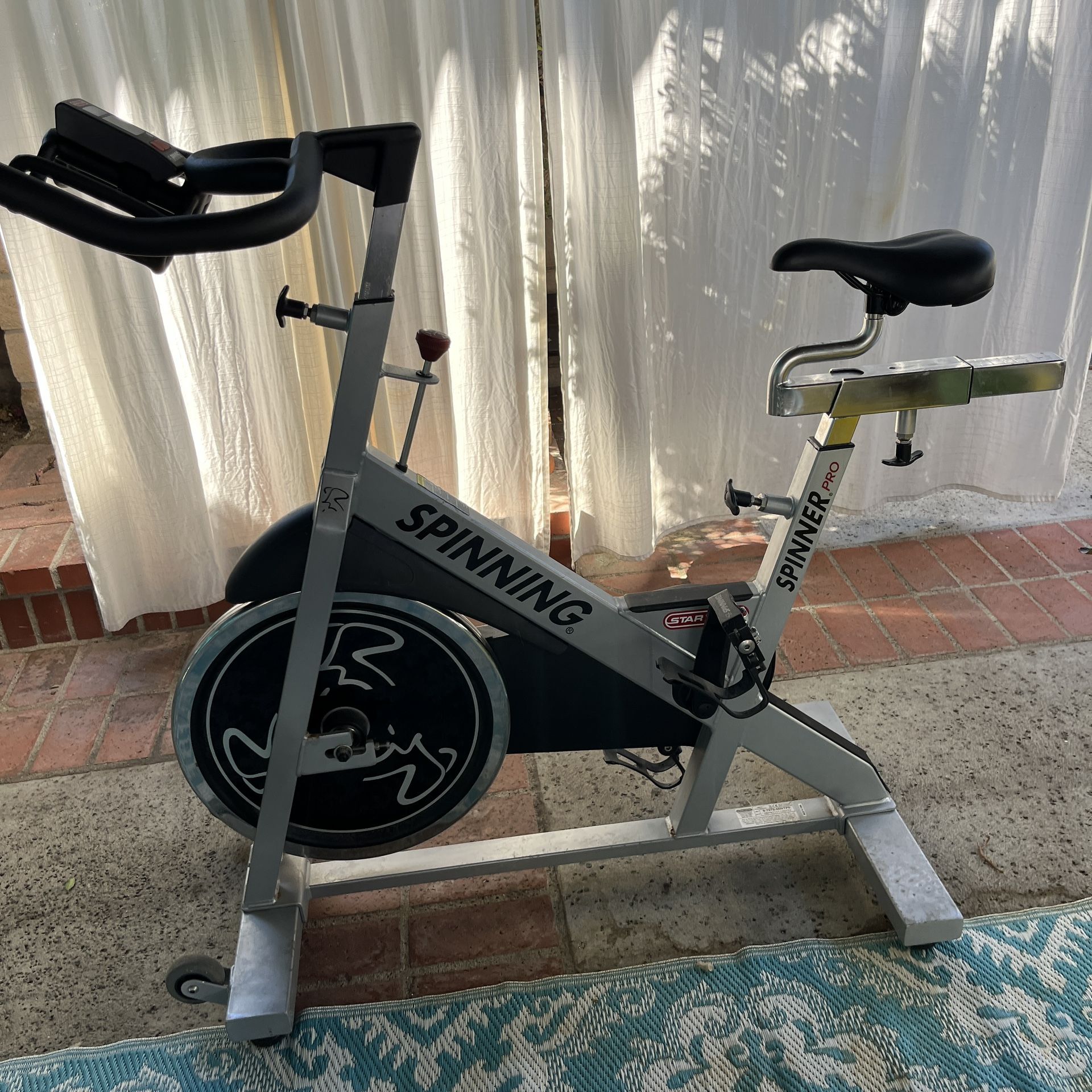 Star Trac Spinner Pro Spin Cycle Upright Exercise Bike