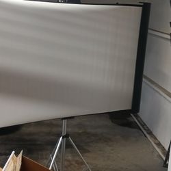 Accolade Duet portable projection screen and a Optima Projector 