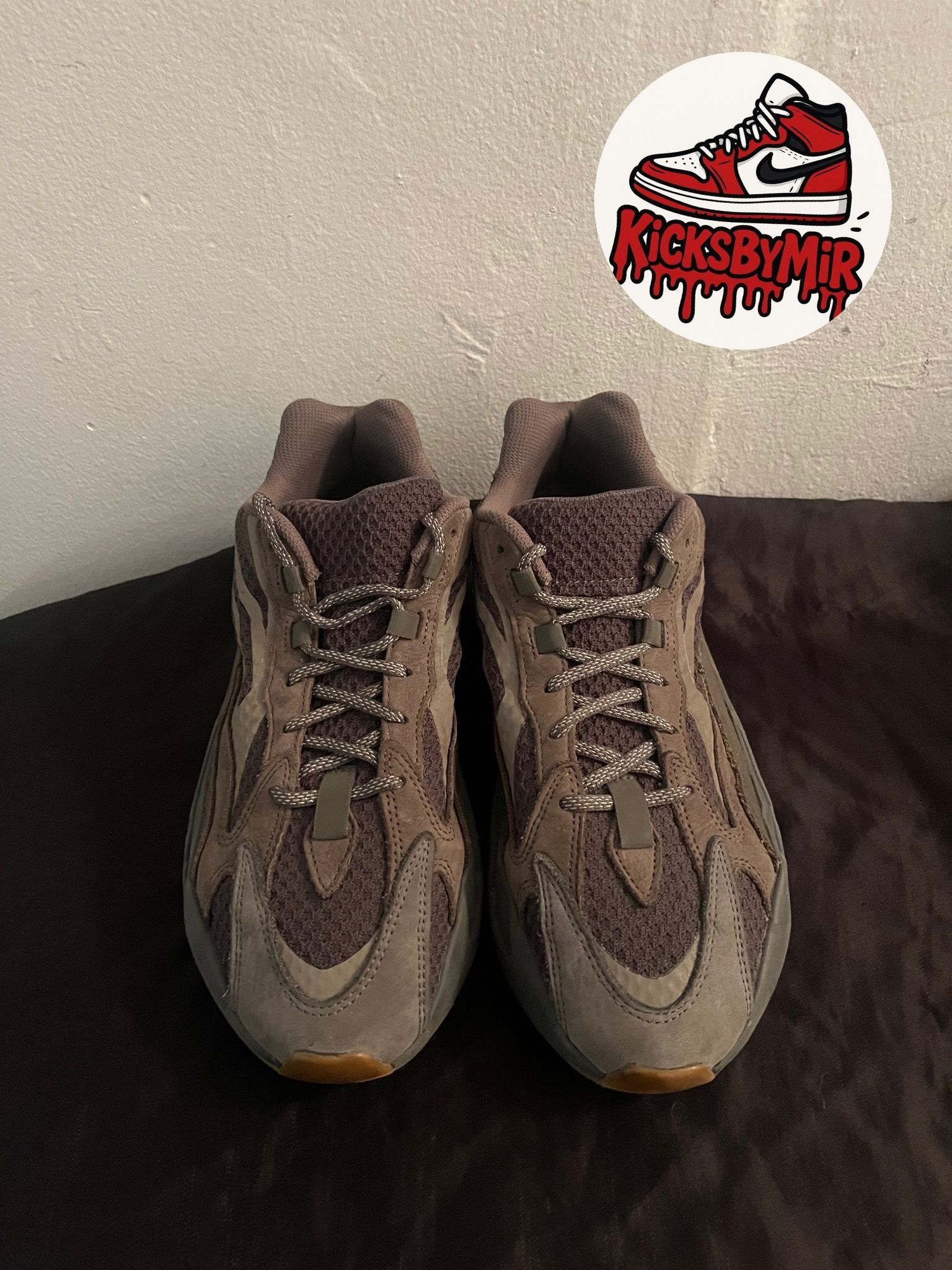 adidas Mens Yeezy Boost 700 V2 Geode