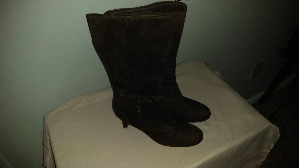 Size 8 Brown Heeled Boot