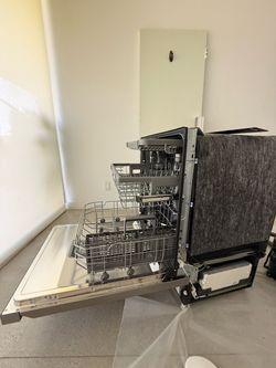 Built-In Dishwasher with Stainless Interior