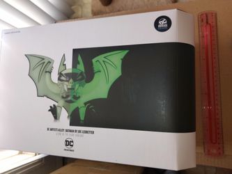 Batman Green Glow in the Dark statue limited to 1000 pieces
