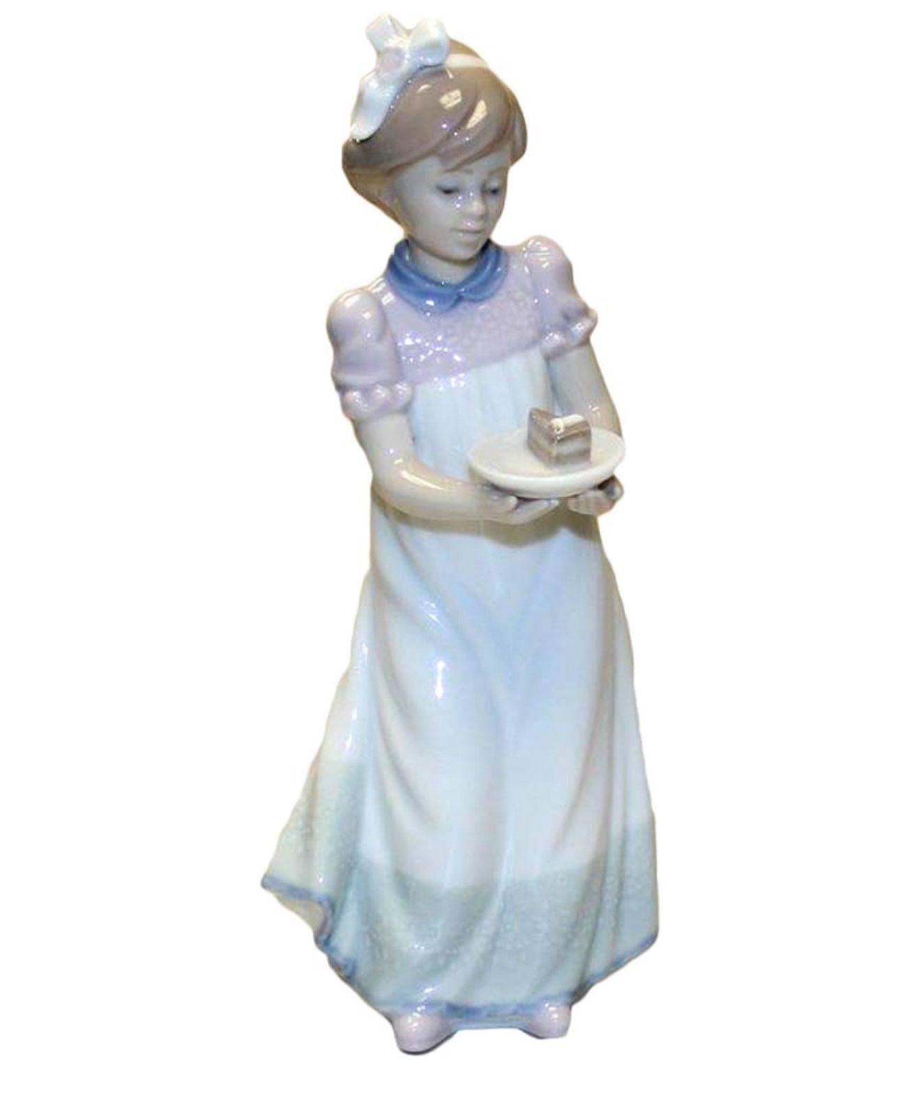 Lladro Happy Birthday Girl Figurine #5429 “Niñita Con Tarta”