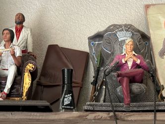 Far cry 4 & 6 statues