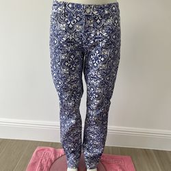 White House Black Market Slim Ankle Jeans in a blue & white  print Size 8R