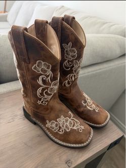 SHYANNE GIRLS' LITTLE LASY FLORAL EMBROIDERED WESTERN BOOTS - BROAD SQUARE TOE