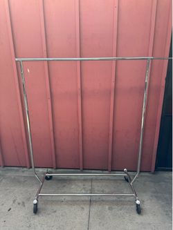 Clothing rack rolling
