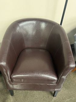 Set of Two Faux Leather Armchairs (Brown)