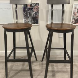 🪑 Set of 2 Industrial Barstools – Wood & Metal 