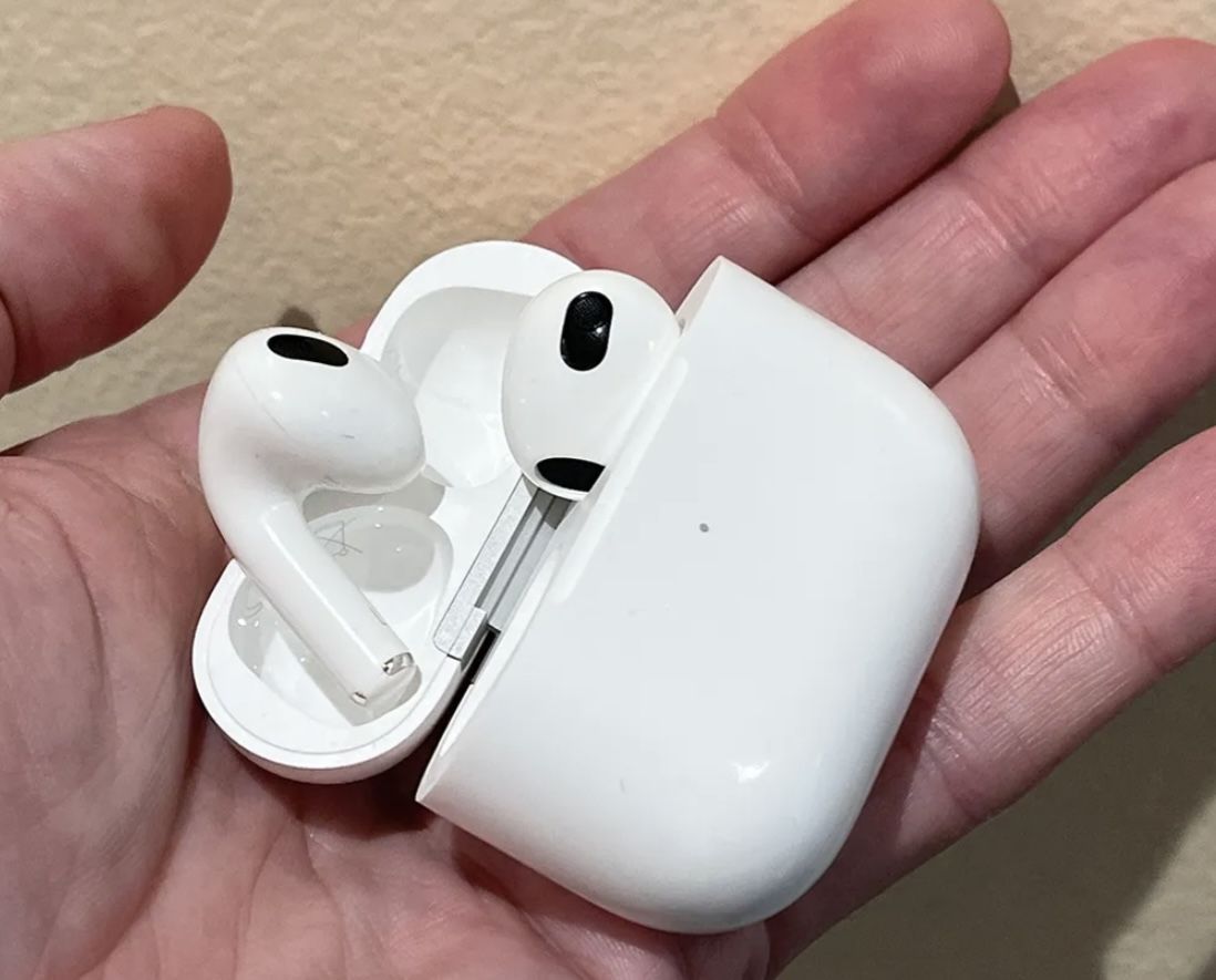 Apple AirPods (3rd Generation)