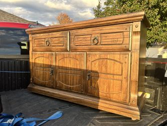 Ethan Allen buffet Table/credenza