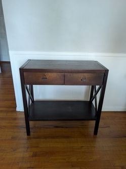 Entry table / accent table