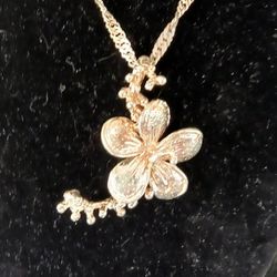 Sterling Silver Hawaiian Plumera Flower Necklace. 🌼 