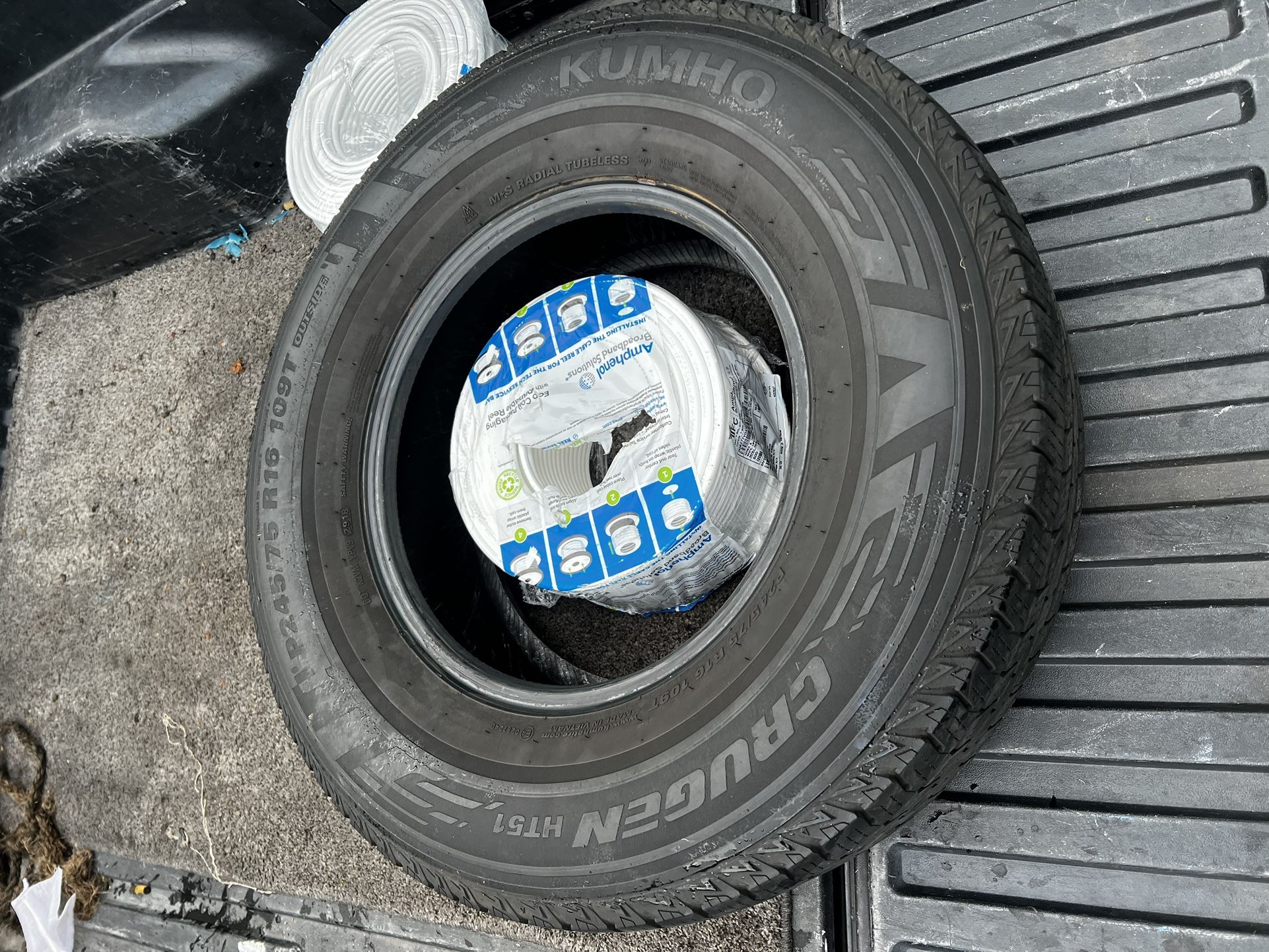 Kumho P245/75 R16