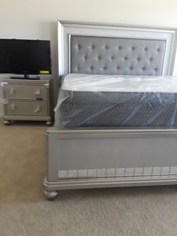 pillow top queen size mattress sets $299.99 free delivery (Mattress and Boxsprings only)