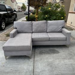 GORGEOUS GRAY SECTIONAL + FREE DELIVERY 