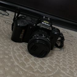 Nikon N4004 Film And Polaroid Camera
