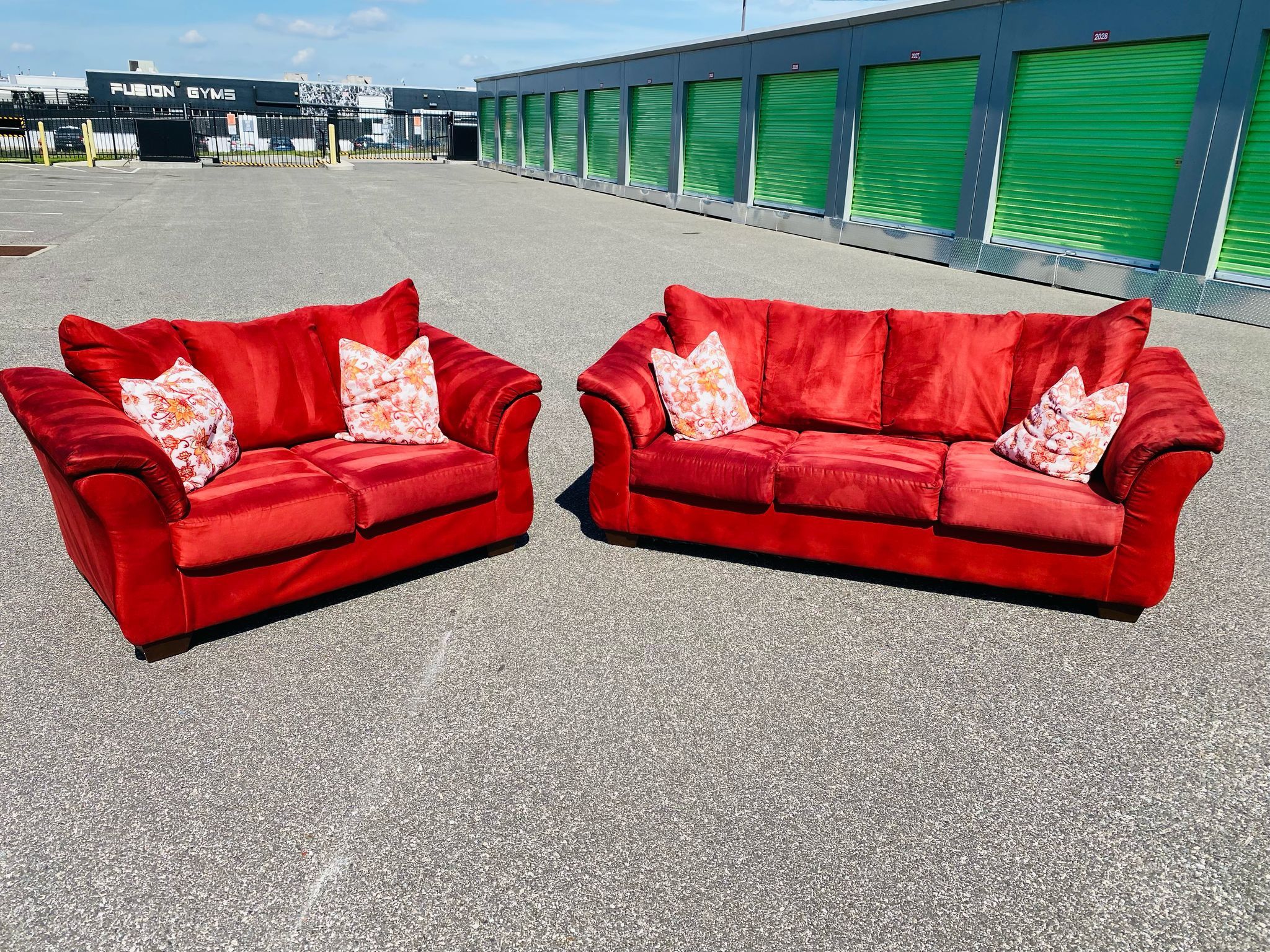 FREE DELIVERY - Cambridge Traditions 2-Piece Set: Sofa and Loveseat in Red Brick 🧱 NEW CONDITION