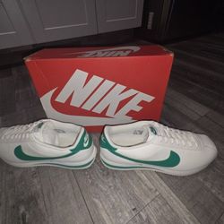 Size 11.5 Nike Cortez Sail Stadium Green