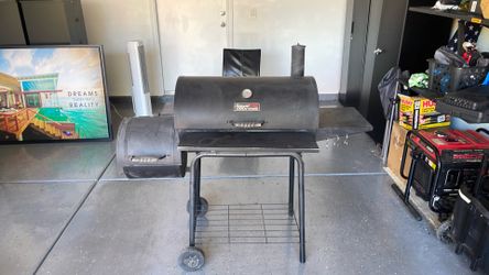 Charcoal Grill - needs clean, has slight rust, otherwise works