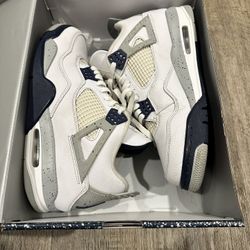 Midnight Navy Jordan 4