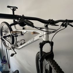 Specialized 2025 Bike - Won’t Last!  