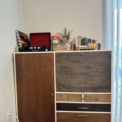 MCM Hutch/Desk 