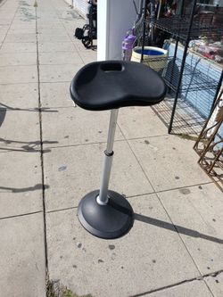 the Safco Active Mobis II Seat by Focal Upright