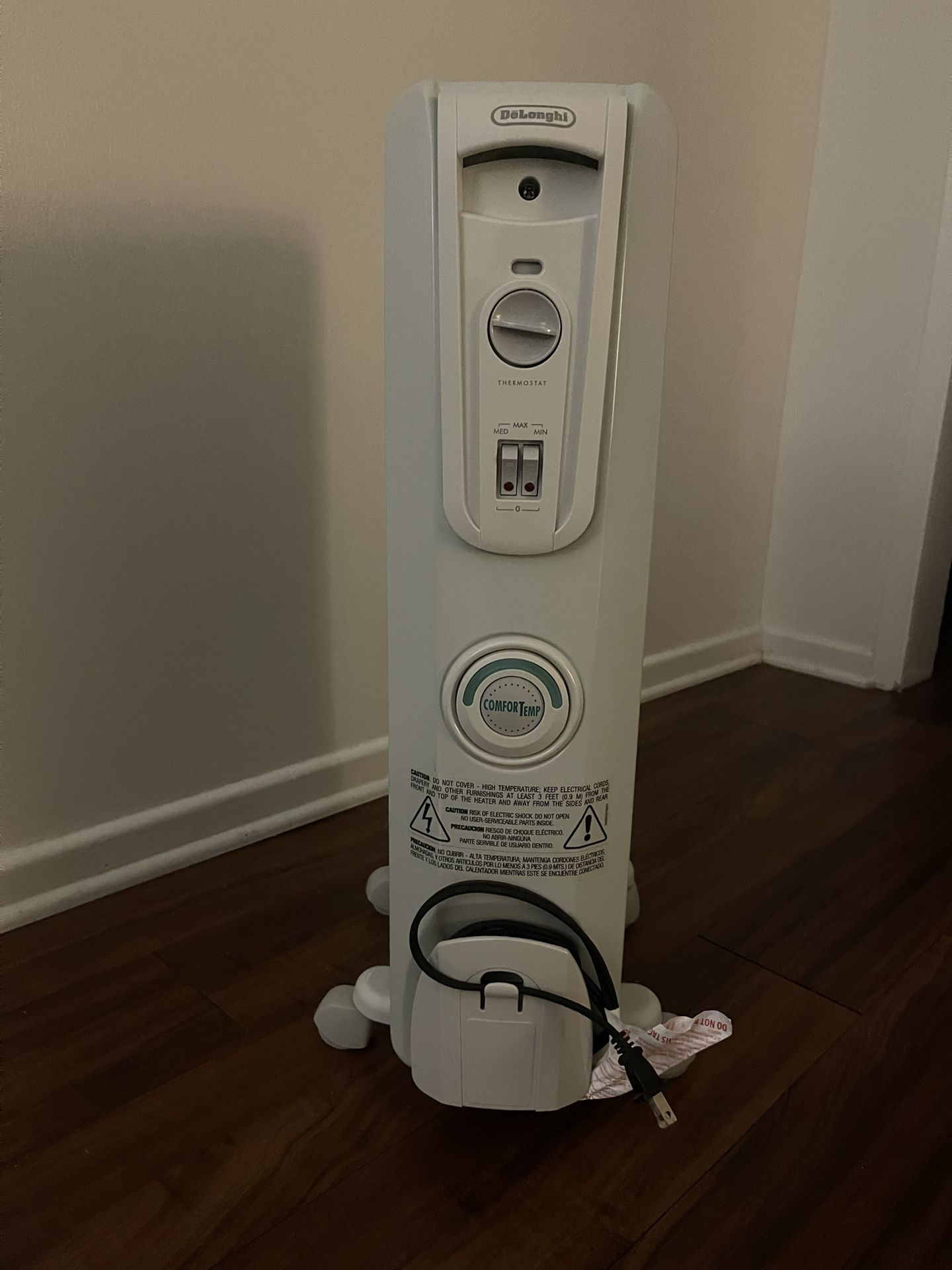 Moving Sale: DeLonghi Oil-Filled Radiator Heater w/ Thermostat & Wheels